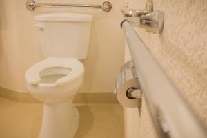 Remodeling a Bathroom for Elder Safety: 7 Things to Include